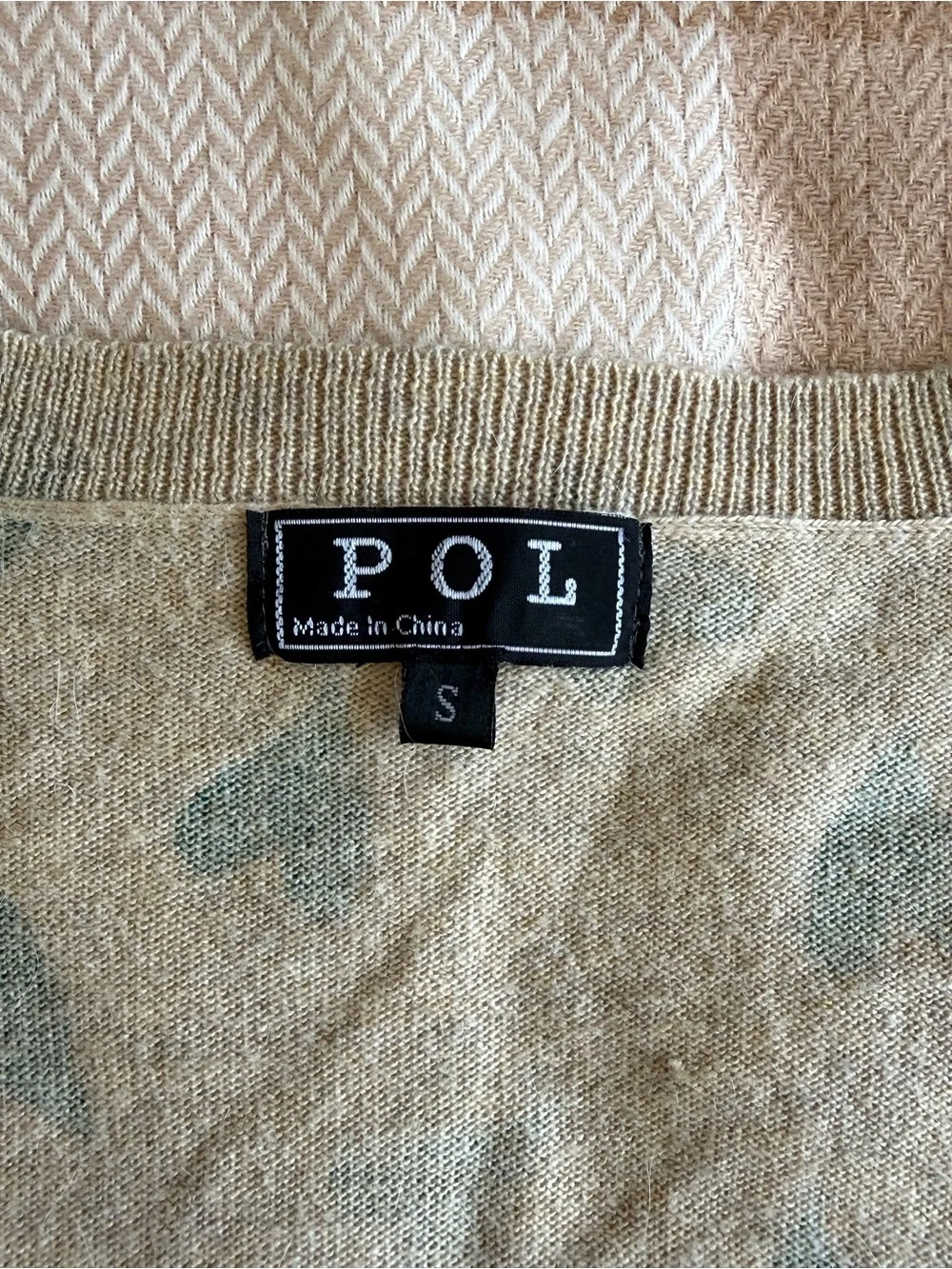 POL - Lightweight Crewneck Pullover Heart Sweater - Size Small - Picture 3 of 5